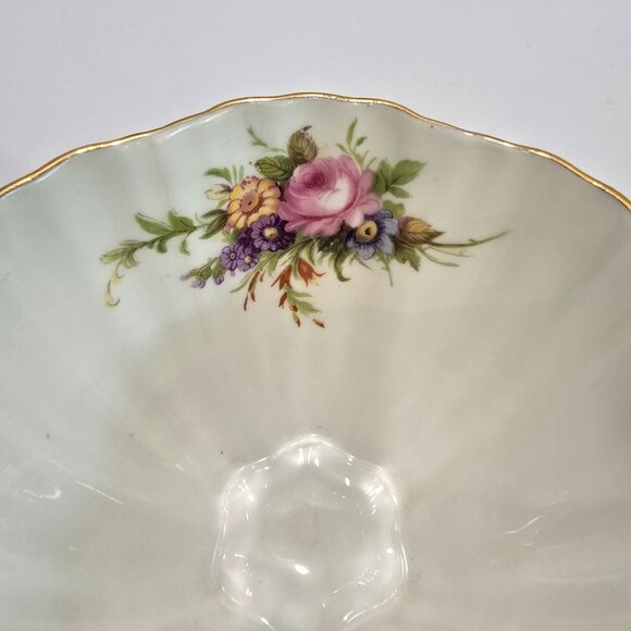 Foley - Buttery Yellow Vintage Ruffled Teacup and Saucer Set - Picture 3 of 7